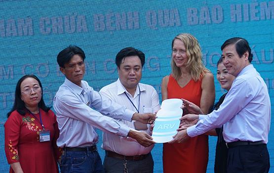 TP.HCM: Thí điểm cấp thuốc ARV từ nguồn quỹ BHYT