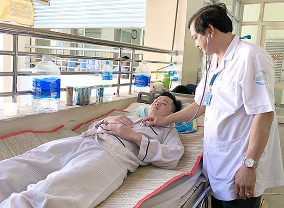 Cuối mùa dịch: Số ca sốt xuất huyết nhập viện vẫn cao