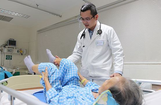 Kịp thời cứu cụ bà bị xuất huyết não