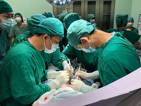 Báo động đỏ cứu sống bệnh nhi bị đa chấn thương