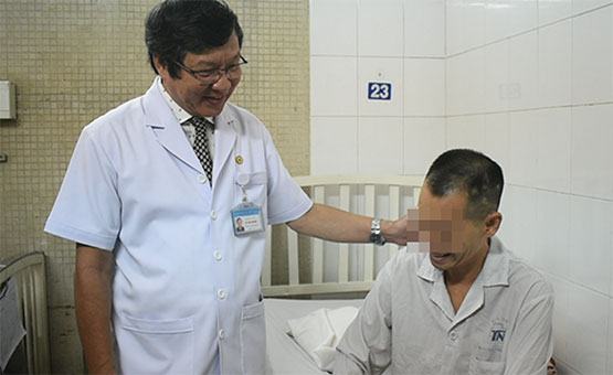 Giải phóng 3 khối u khủng cho bệnh nhân