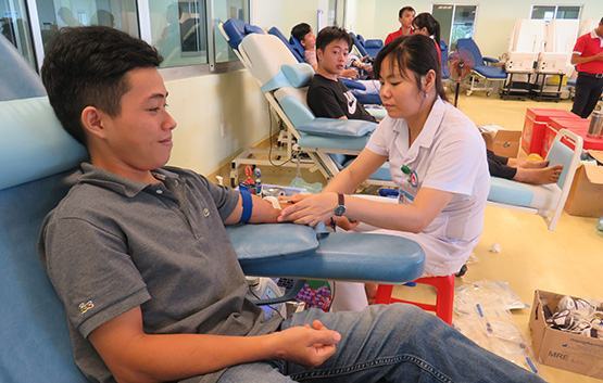200 bạn trẻ hiến 150 đơn vị máu