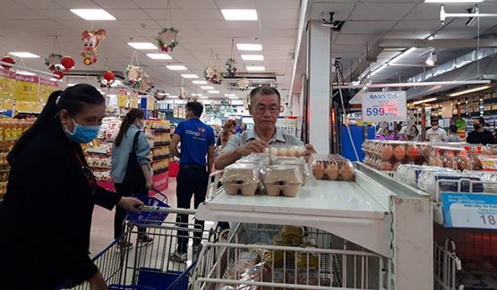 Đeo khẩu trang nơi công cộng: Nhiều người còn thờ ơ