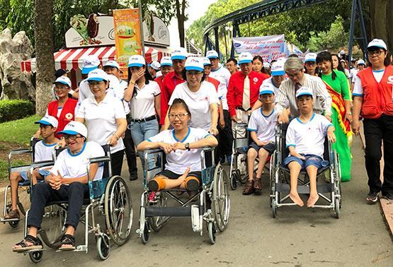 Hơn 5.000 người đi bộ vì nạn nhân chất độc da cam