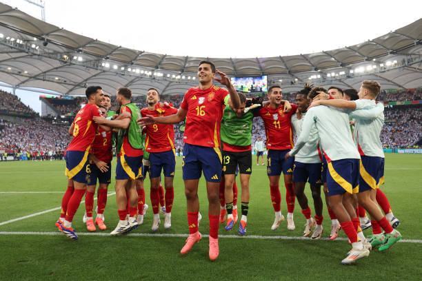 02h00 ngày 10/7, sân Allianz Arena (Munich), bán kết EURO 2024, Tây Ban Nha – Pháp: Vỏ quýt dày có móng tay nhọn