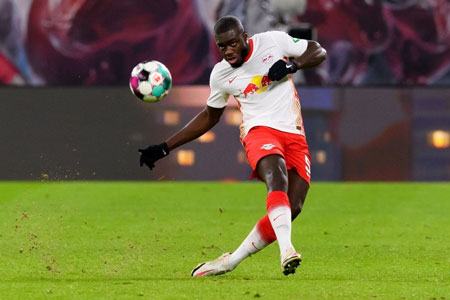 Bayern đi trước các đại gia ở vụ Dayot Upamecano