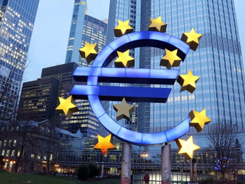 Kế hoạch mới của EU không cứu được Eurozone khỏi sụp đổ?