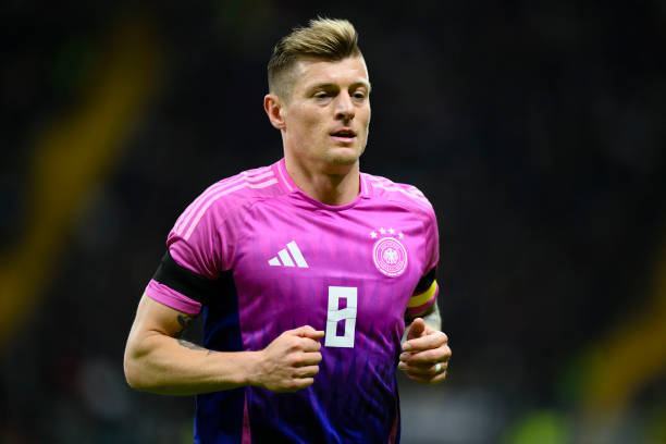 Toni Kroos đồng ý ở lại Real Madrid