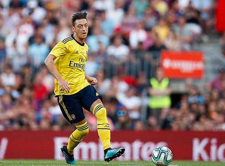 Mesut Ozil âm thầm đàm phán rời Arsenal