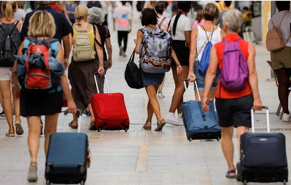 Châu Âu báo động COVID-19 ở “mức độ cao” trong mùa hè này