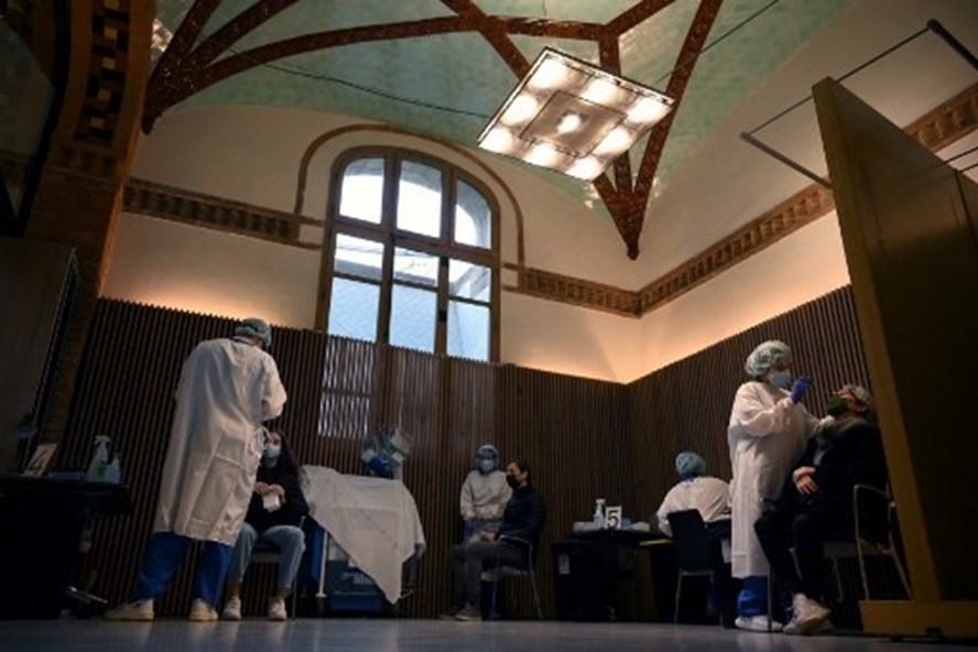 Cứ mỗi 10 người Tây Ban Nha, có 1 người mắc COVID-19