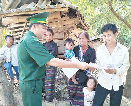 Những công dân lần đầu được bầu cử ở miền biên