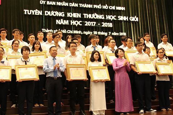 Xây dựng TP.HCM trở thành đô thị thông minh: Tập trung đào tạo nhân lực khu vực dịch vụ