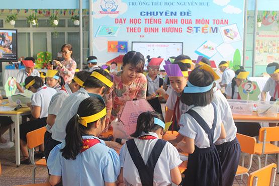 Dạy học tiếng Anh qua toán theo định hướng STEM