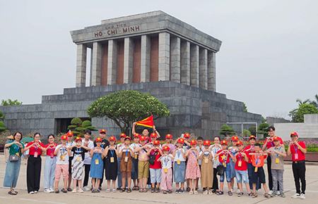 Những tour du lịch giáo dục của cô giáo Oanh