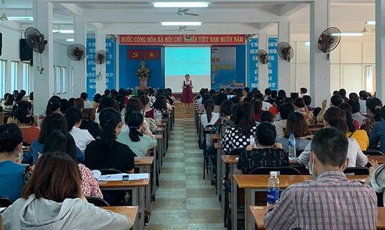 Gần 300 cán bộ quản lý được tập huấn về giáo dục giới tính