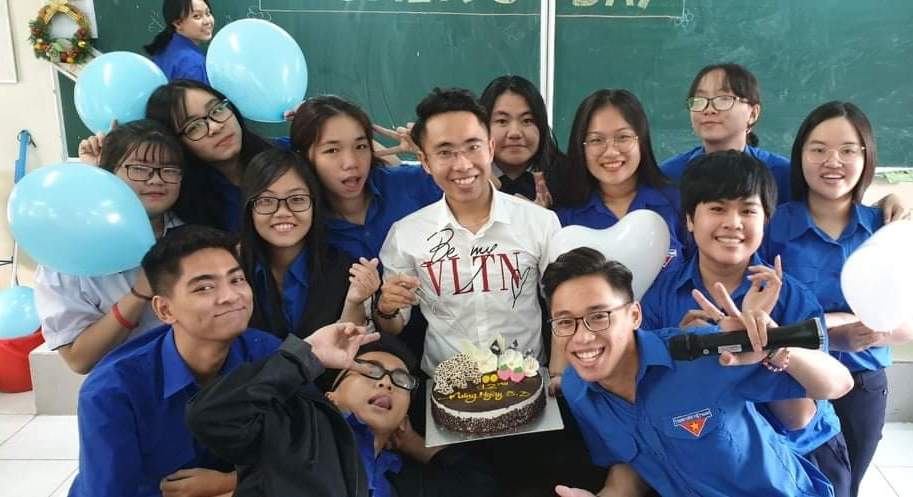 Làm phim để dạy học trực tuyến