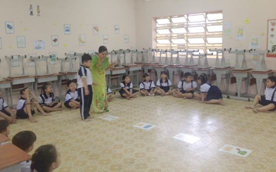 HS thích thú với giờ học tiếng Anh