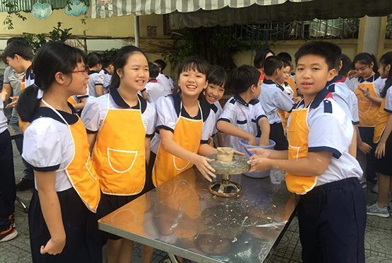 Tiết học làm gốm đầy sinh động