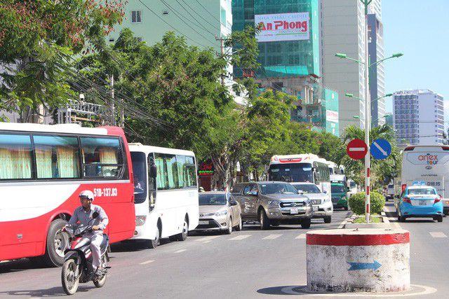 Nha Trang: Du khách tăng, đau đầu vì kẹt xe trên tuyến đường ven biển