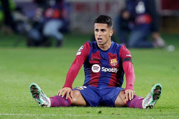 Man City làm khó Barca trong vụ Cancelo