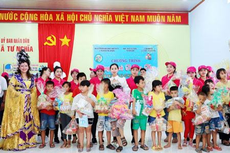 San sẻ yêu thương đến người nghèo mùa Trung Thu