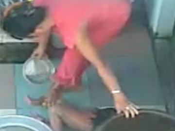 7/01/2011 sẽ xử vụ bảo mẫu “tắm đòn” bé gái 3 tuổi