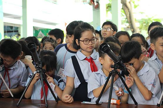 Sôi nổi ngày hội khoa học nhí