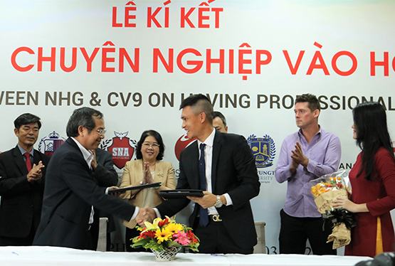 Đưa bóng đá chuyên nghiệp vào học đường