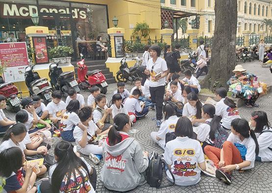 Tìm hiểu văn học dân gian ở đường sách