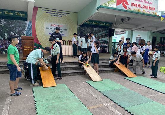 Tận dụng rác tái chế để chế tạo xe thế năng