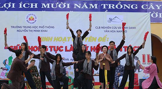 Giữ gìn phong tục là giữ hồn dân tộc