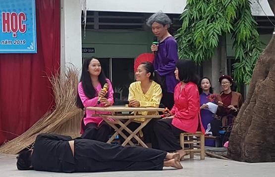 Học sinh viết kịch bản sân khấu hóa văn học