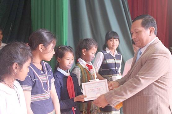 “Chung tay vì trẻ em nghèo, trẻ em dân tộc thiểu số”