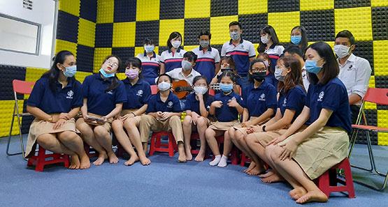 Giáo viên sáng tác bài hát với thông điệp lạc quan về dịch Covid-19