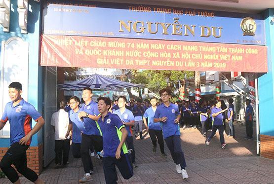 Chạy việt dã gây quỹ ủng hộ người nghèo