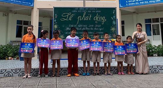 Trao 10 suất học bổng cho học sinh khó khăn