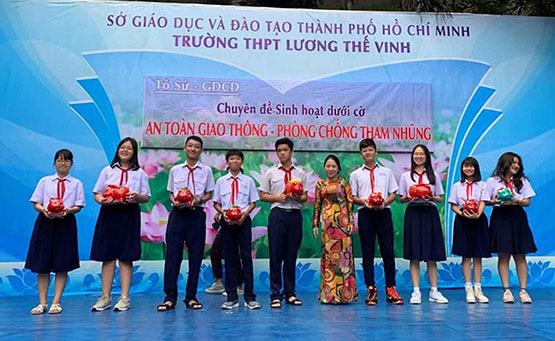 Phát động phong trào nuôi heo đất tặng bạn