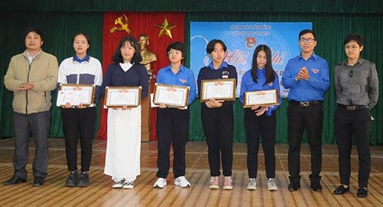 Thi kể chuyện Bác Hồ bằng tiếng Anh