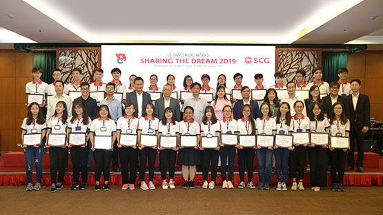 Trao 290 suất học bổng trị giá 1,9 tỷ đồng