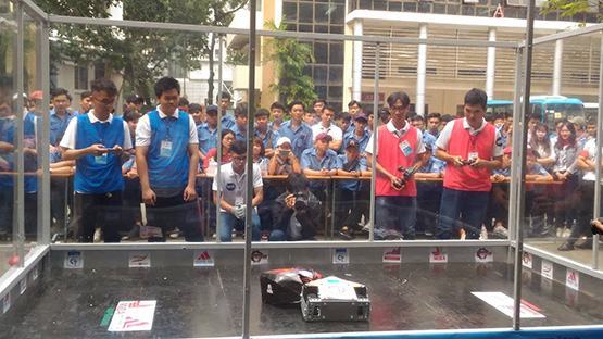 ĐH SPKT Vĩnh Long thắng lớn tại cuộc thi “Robot đại chiến 2018”