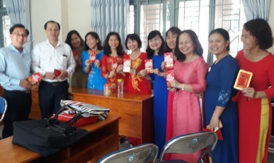 Lì xì đầu năm cho giáo viên