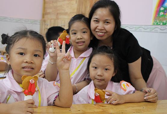 Thu hút trẻ đến trường bằng các trò chơi sinh động