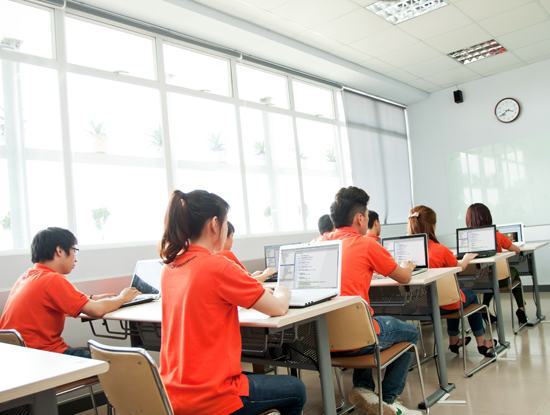 Năm 2016, ĐH FPT tổ chức thi trên máy tính