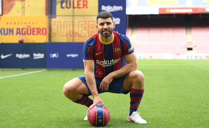 Sau Aguero, Laporta hứa hẹn mang về thêm các tân binh cho Barca