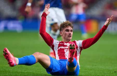 Griezmann bị fan Atletico xử tệ ở trận hòa Porto