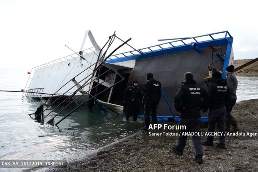 Lật thuyền di cư ngoài khơi Sahara, hơn 40 người thiệt mạng