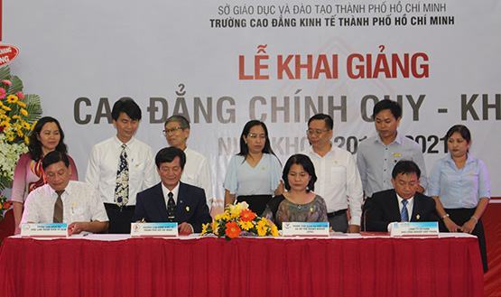 Trường Cao đẳng Kinh tế TP.HCM đón hơn 2.000 tân sinh viên