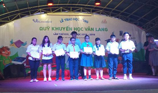 Trao tặng 1.000 cuốn sách thiếu nhi cho trẻ em