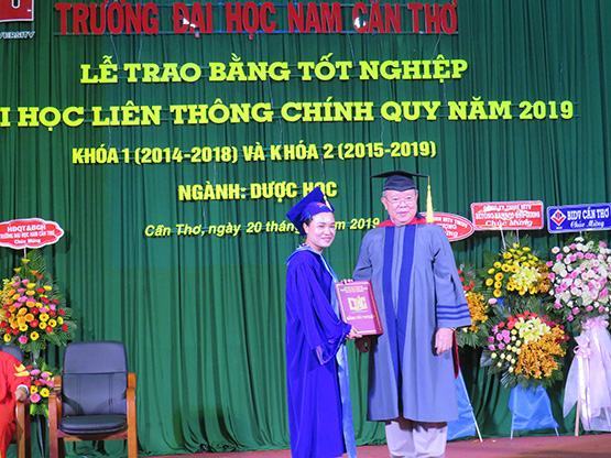 289 sinh viên nhận bằng ĐH liên thông ngành dược